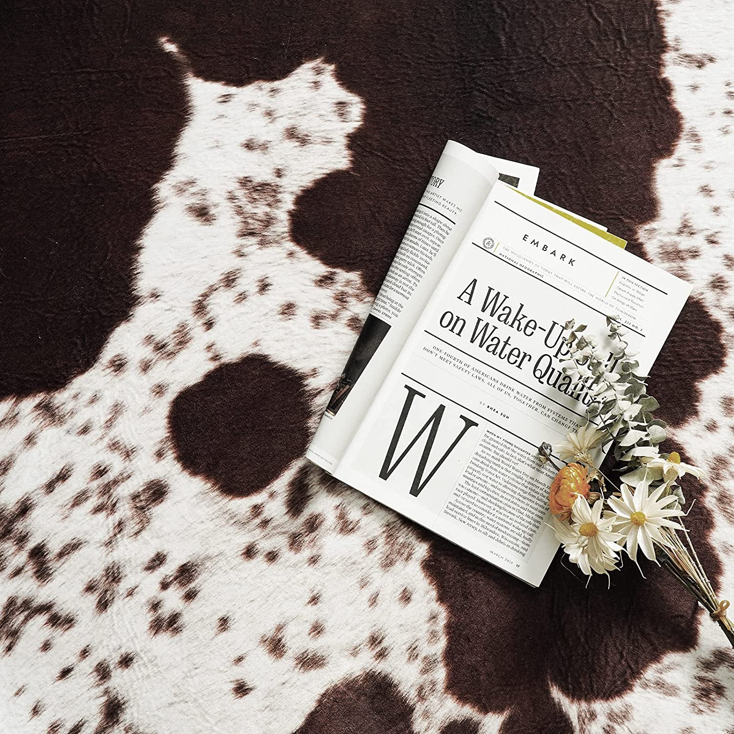 Cowhide Rug Faux Cow Print Area Rug for Bedroom, Faux Fur Animal Rug Cow Rugs for Living Room Non-Slip Cow Hide Carpet for Western Room Decor, White and Brown, 2.3Ft X 3.6Ft