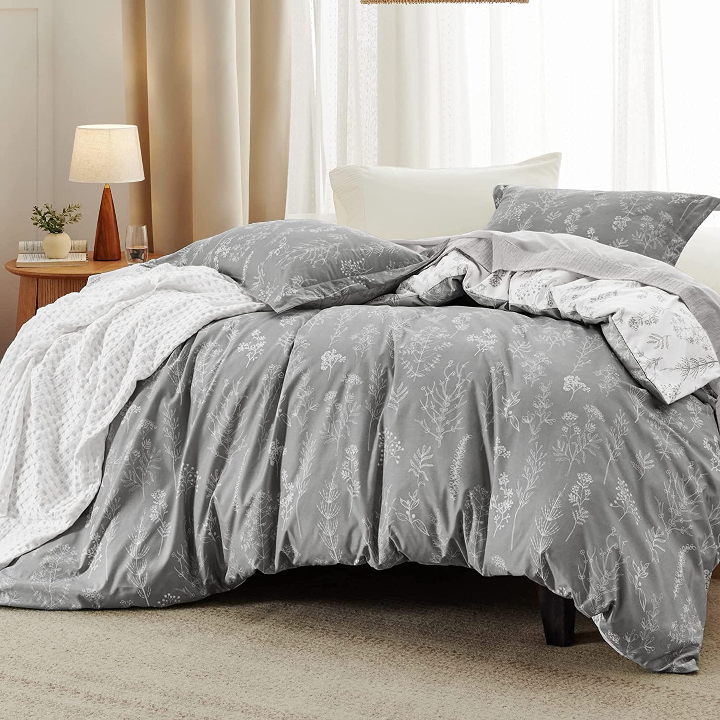 Queen Comforter Set Grey - Cute Floral Bedding Comforter Sets, 3 Pieces Reversible Flowers Botanical Lightweight Soft Bed Set with 2 Pillow Shams