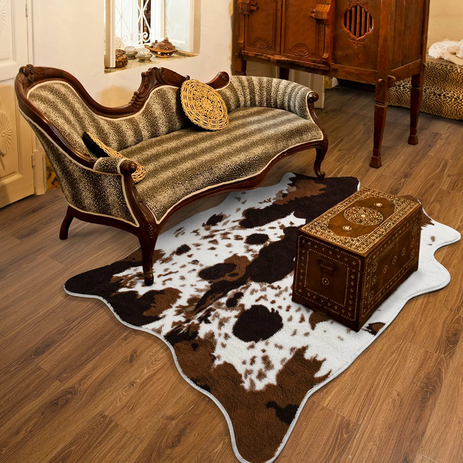 Cow Print Area Rugs Cowhide Rugs 4.6Ft X5.2Ft for Living Room Bedroom Western Decor, Cute Fluffy Cowhide Carpet Faux Fur Rug, Soft Fuzzy Rug for Home, Brown and White,(140*158Cm)