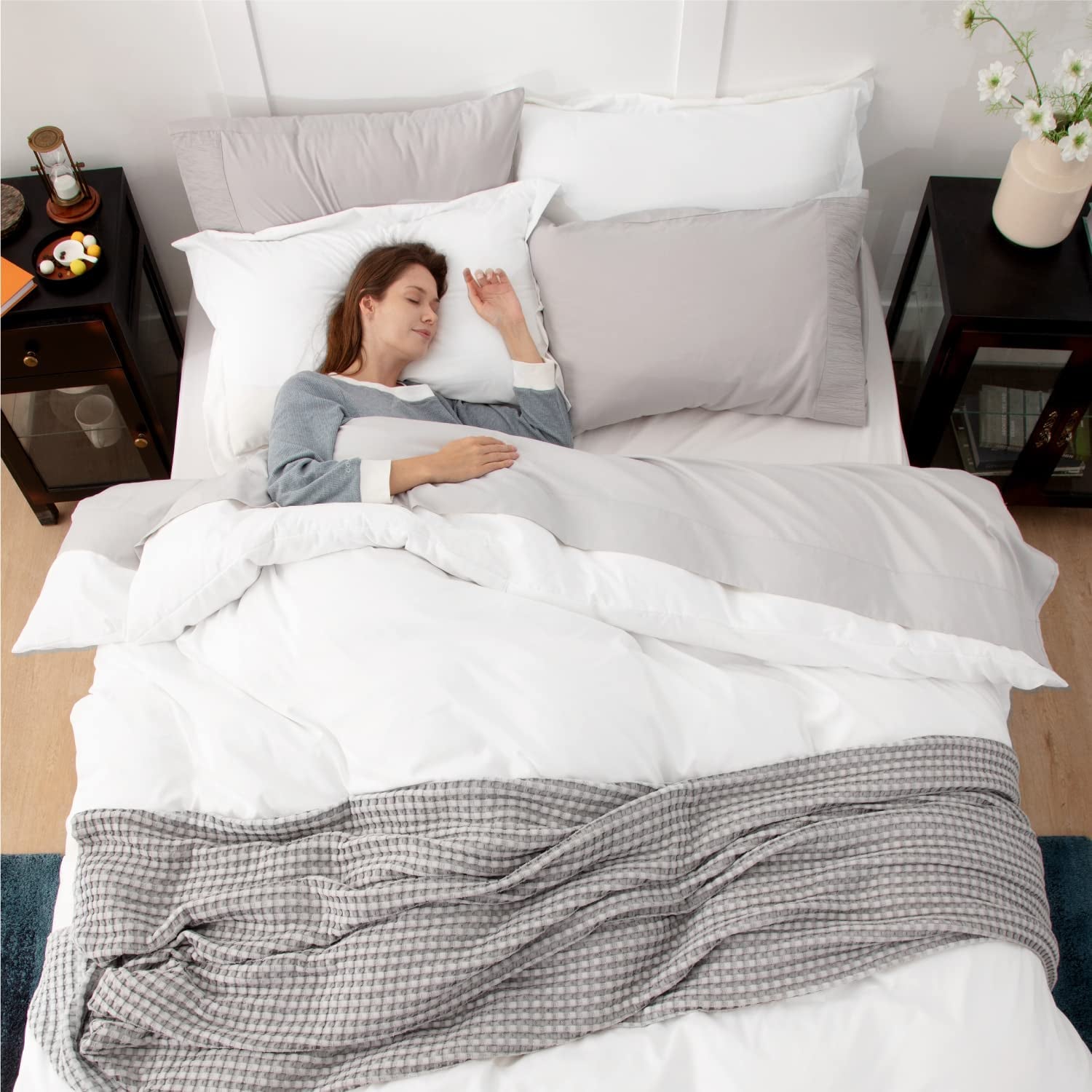 White Duvet Covers Queen Size - Soft Brushed Microfiber 3 Pieces with Zipper Closure, 1 Duvet Cover 90X90 Inches and 2 Pillow Shams