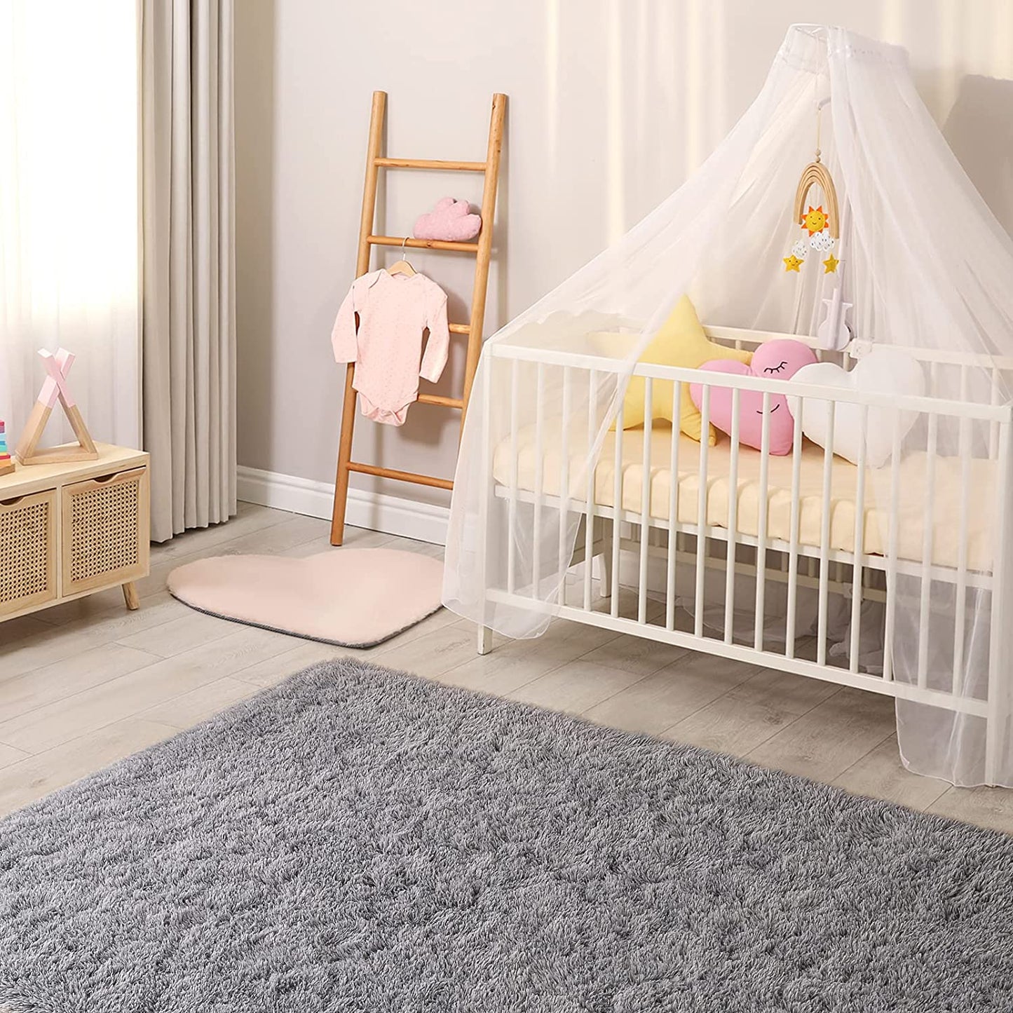Soft Shaggy Area Rugs for Bedroom Fluffy Living Room Rugs Nursery Girls Carpets Kids Home Decor Rugs 4 X 5.3 Feet Grey
