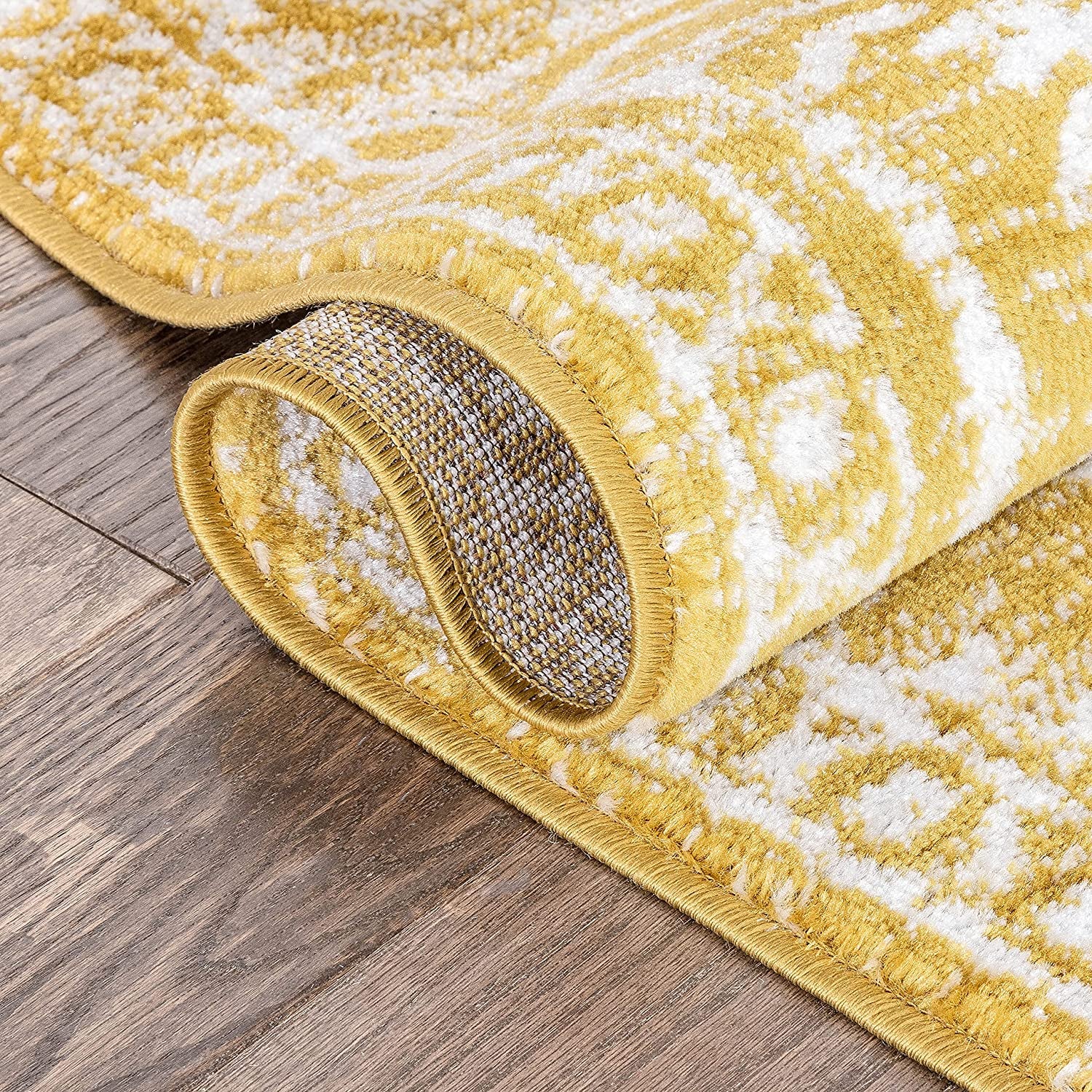Della Gold Vintage Medallion Pattern Area Rug 5X7 (5'3" X 7'2")