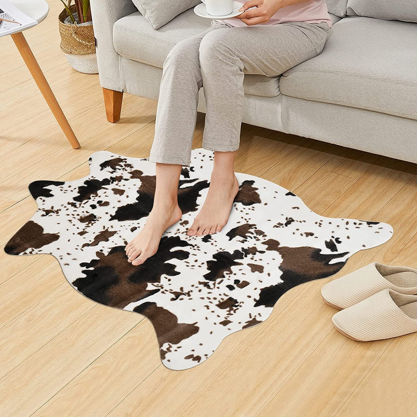 Cow Print Rug Faux Cowhide Area Carpet Animal Print Mat for Living Room Bedroom Non-Slip 3.6X2.5Ft (110Cmx75Cm)