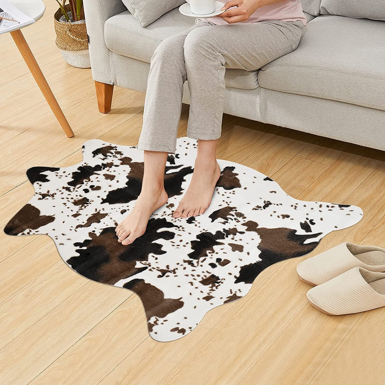 Cow Print Rug Faux Cowhide Area Carpet Animal Print Mat for Living Room Bedroom Non-Slip 3.6X2.5Ft (110Cmx75Cm)