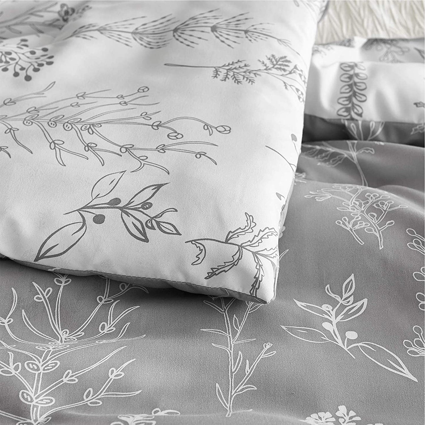 Queen Comforter Set Grey - Cute Floral Bedding Comforter Sets, 3 Pieces Reversible Flowers Botanical Lightweight Soft Bed Set with 2 Pillow Shams