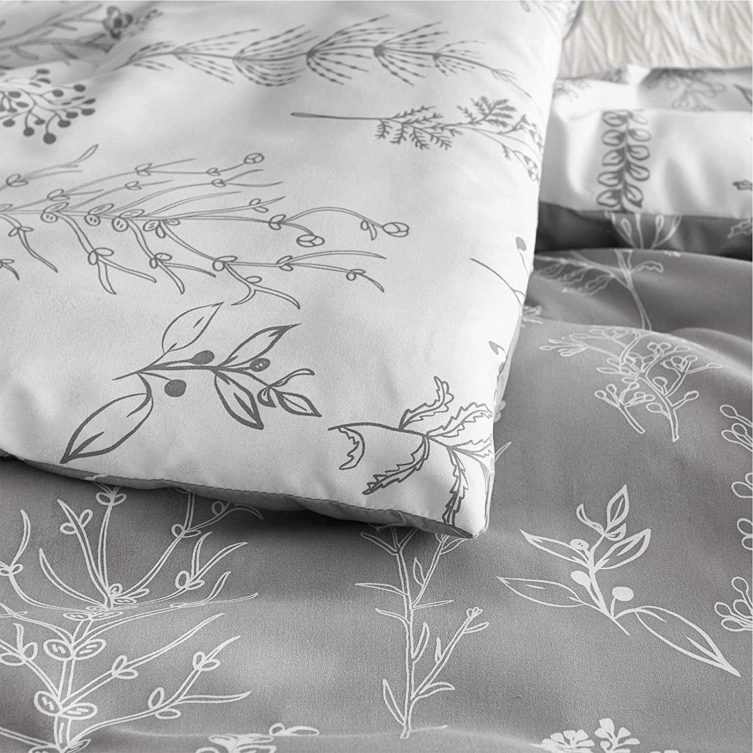 Queen Comforter Set Grey - Cute Floral Bedding Comforter Sets, 3 Pieces Reversible Flowers Botanical Lightweight Soft Bed Set with 2 Pillow Shams
