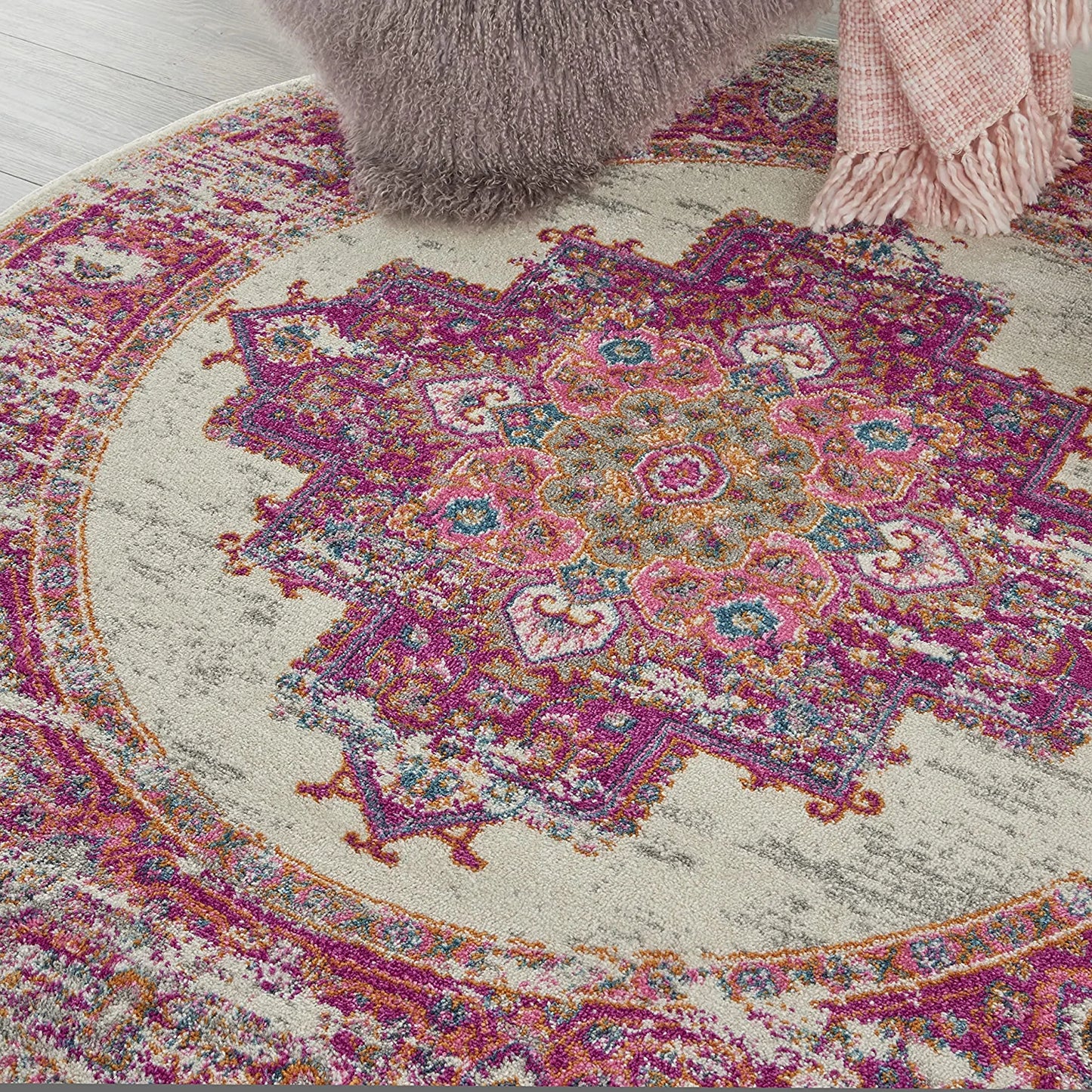 Passion Ivory/Fuchsia 4' X round Area Rug, Boho, Traditional, Easy Cleaning, Non Shedding, Bed Room, Living Room, Hallway, (4' Round)