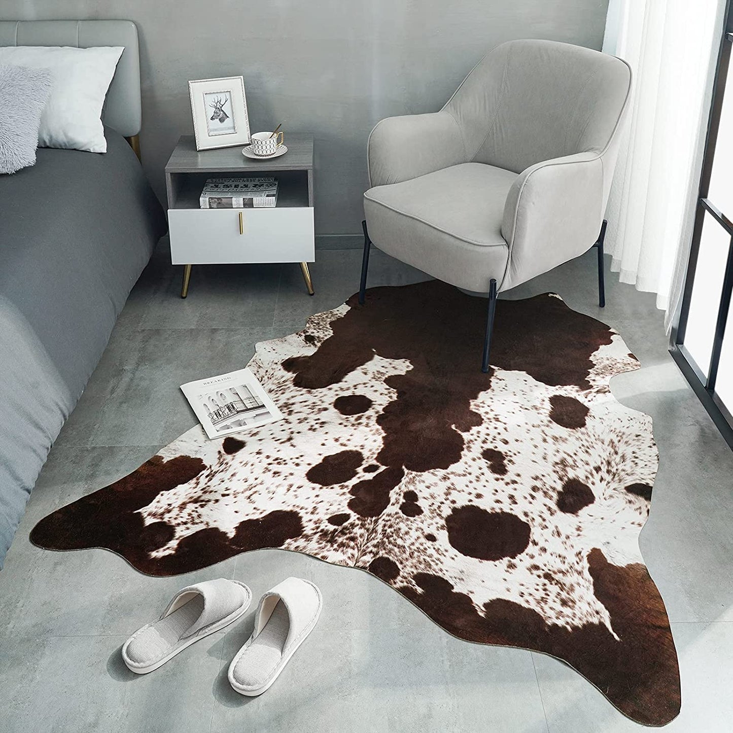 Cowhide Rug Faux Cow Print Area Rug for Bedroom, Faux Fur Animal Rug Cow Rugs for Living Room Non-Slip Cow Hide Carpet for Western Room Decor, White and Brown, 2.3Ft X 3.6Ft