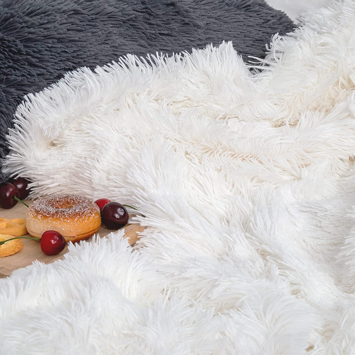 Faux Fur Pillowcases Standard Size, Set of 2 Shaggy Plush Fluffy Pillow Cases Home Decorative Fuzzy Pillow Covers, Zipper Closure , 20" X 26", White