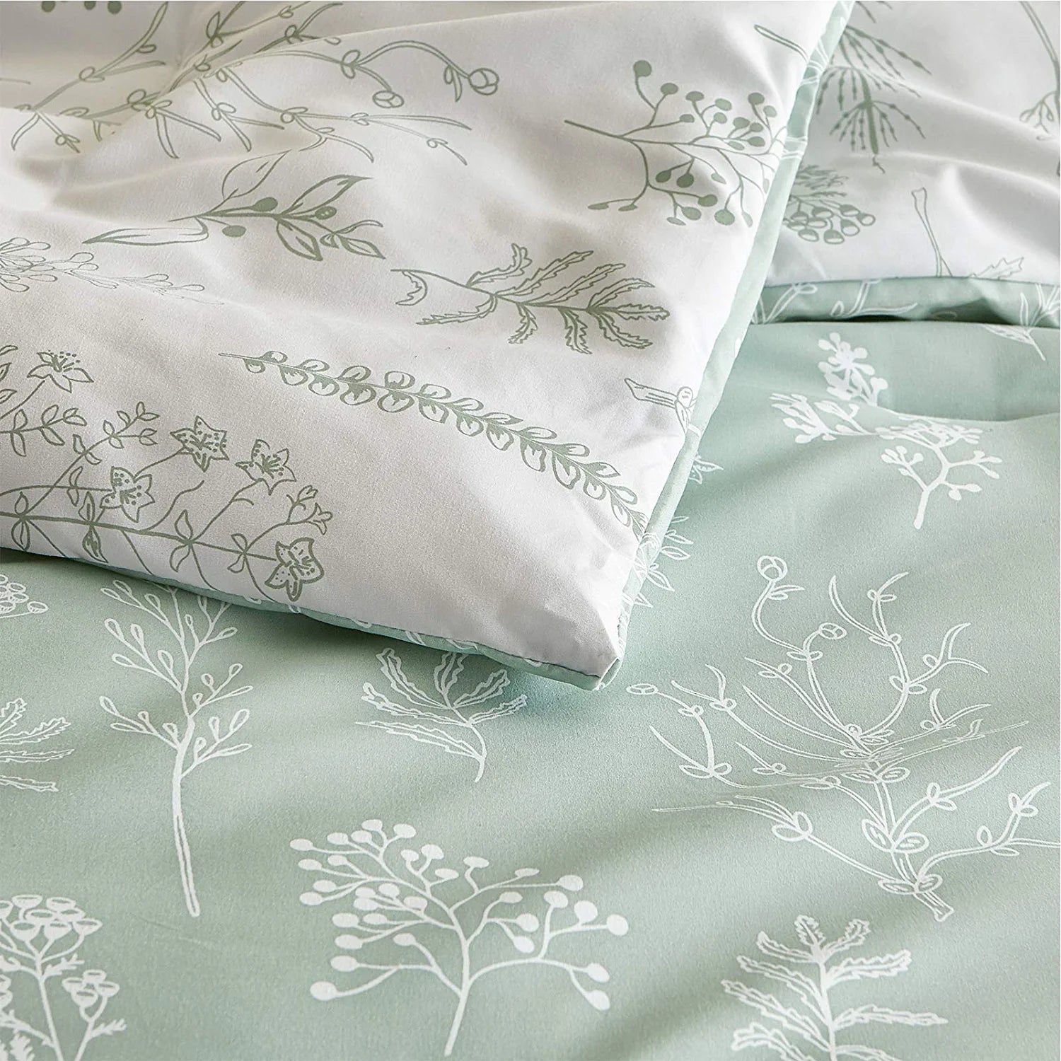 BEDSURE Queen Comforter Set - Sage Green Comforter Cute Floral Bedding Comforter Sets, 3 Pieces Reversible Flowers Botanical Soft Bed Set with 2 Pillow Shams